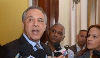 El Gobierno lanzó cascara de banano a Luis Abinader 
