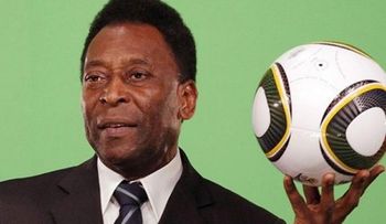 Pelé transferido a "cuidados especiales" de hospital