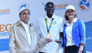 Valdez Albizu encabeza inauguración Juegos Interdepartamentales 2016 del Banco Central de la RD