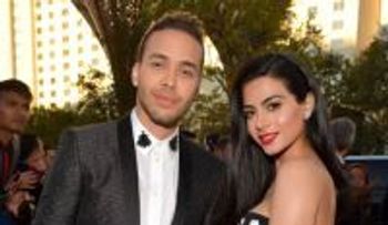 La novia de Prince Royce posa completamente desnuda