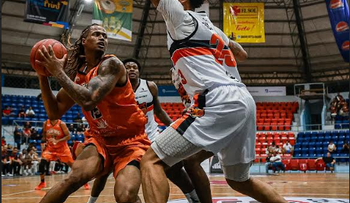 Mirambeaux lidera triunfo de los Reales ante Cañeros