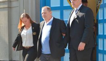 Harvey Weinstein, acusado por cargo de violación, planea declararse inocente