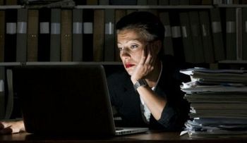 Trabajar en horarios desfasados acelera el envejecimiento