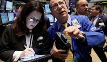 Wall Street cierra a la baja en última jornada de 2015