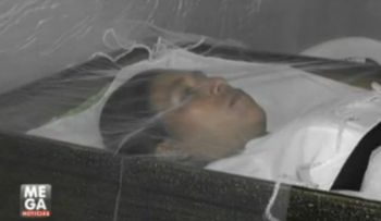 Mujer lleva 18 días en un ataúd ''esperando su muerte''
