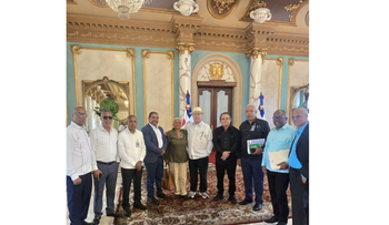 Luis Abinader garantiza empleo a agrónomos