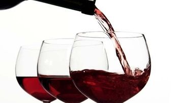 Con moderación, el alcohol es beneficioso para la salud femenina