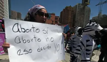 Bolivia: se desatan fuertes debates y críticas por caso de niña de 11 años violada y embarazada 
