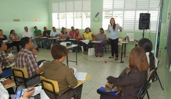 Imparten taller financiero en Higüey