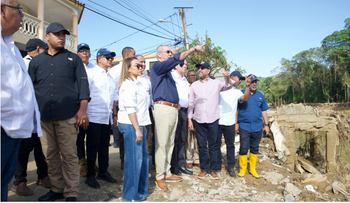 Luis Abinader visita zonas afectadas por inundaciones en Gaspar Hernández