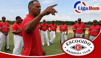 Moises Alou está tan contento, como si novatos fueran sus hijos