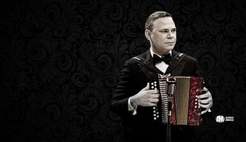 Audio: Momento en que el prodigio humilla a los músicos en vivo 