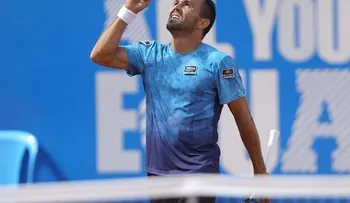 Víctor Estrella vuelve hacer historia para el tenis de RD; pasa a la final ATP de Quito 