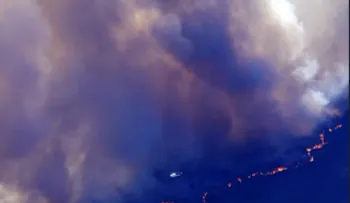 Incendio en planta industrial en Francia mantiene confinadas a 30 mil personas