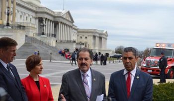 Espaillat y otros congresistas someten proyecto para limitar incursiones de la ICE en lugares sensibles