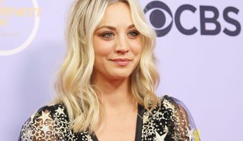 Kaley Cuoco protagonizará la serie de intriga "The Flight Attendant"