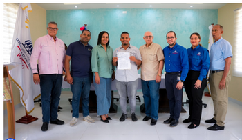 TNR entrega bonos a 17 productores del Sur para tecnificar