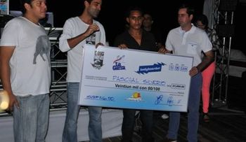 Ministerio de Turismo apoya surfistas para premiación