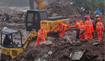 Las lluvias suman ya 42 muertos en Corea del Sur, que encara ahora un tifón