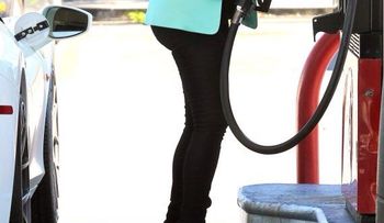 Bajan RD$8.10 y RD$5.40 precios combustibles