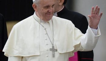 El papa sufre cuando ve a las mujeres en la Iglesia sólo como servidumbre