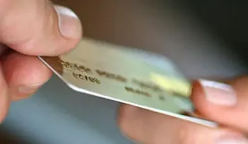 Establecen por sentencia que comercios deben requerir identificación al cliente cuando pague con tarjeta