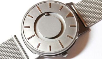 Reloj para ciegos tiene éxito entre los que sí ven