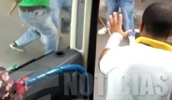 Varias personas heridas durante trifulca con machetes, palo y armas, por control ruta de guagua en SPM