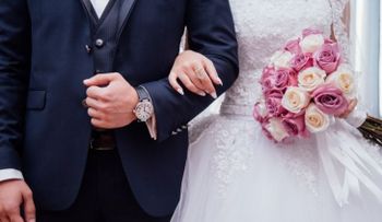 La bata de novia, una pieza imprescindible para el día de tu boda