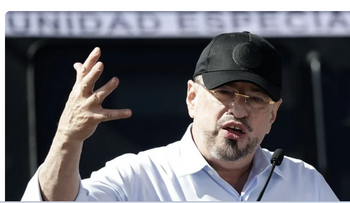 Rodrigo Chaves irrumpe en la campaña en Costa Rica