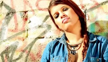 Cantante Melymel fue golpeada en intento de asalto