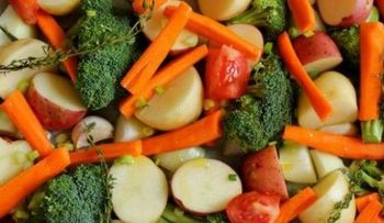 ¿Qué alimentos son mejores crudos y cuáles cocidos?
