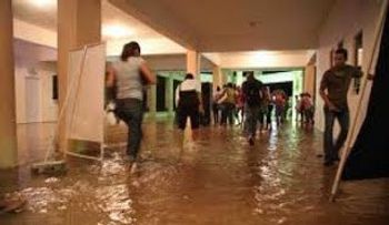 Aguacero provoca inundaciones en recinto universitario de SF