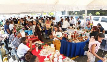Tesorería Nacional realiza Mercado Orgánico Artesanal junto al Programa Supérate    