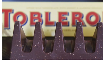 Alertan por alérgenos no etiquetados en una barra de Toblerone