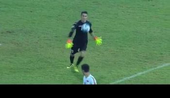 El gol de arco a arco más ridículo jamás visto