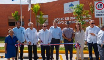 Ministro Paliza encabeza entrega de hogar de día para adultos mayores en el Nuevo Domingo Savio