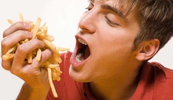 Revelan el mortal peligro secreto de las patatas fritas; dos veces más riesgo de muerte