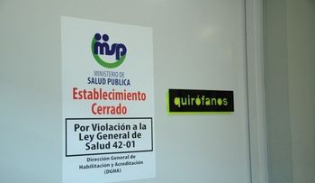 Clausuran quirófanos clínica de cirugía plástica de Edgar Contreras