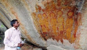Hallan en la India pinturas rupestres de hace 10.000 años con 'ovnis' y 'alienígenas' 