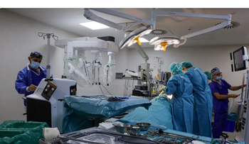 Cirugía robótica extrae tumor sin intubación