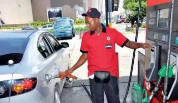 Precios de las gasolinas regular y Premium subirán cuatro pesos