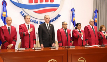 Abinader asiste a audiencia por los 181 años de la Constitución