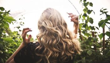Cómo aumentar el volumen de tu cabello en solo minutos