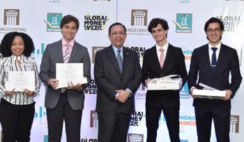 El Banco Central entrega los premios competencia académica "Economistas del Futuro"