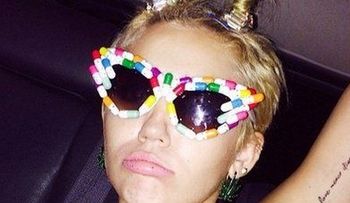 Miley Cyrus y el polémico implante de cuernos para parecerse al demonio