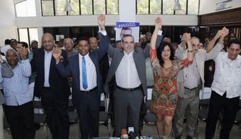 Abinader recibe respaldo de Víctor D´Aza y otros municipalistas