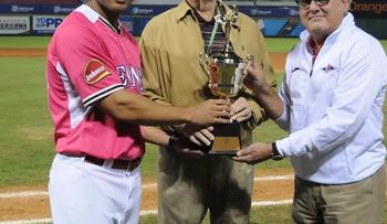 Escogido fuera del Round Robin, pero gana City Champ 27, al derrotar al Licey