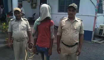 Le prenden fuego a una joven de 17 años en la India después de una presunta violación