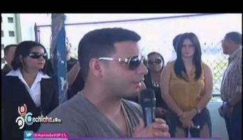 Albert Pujols visita el Robert Reid Cabral; asume tratamiento de un niño